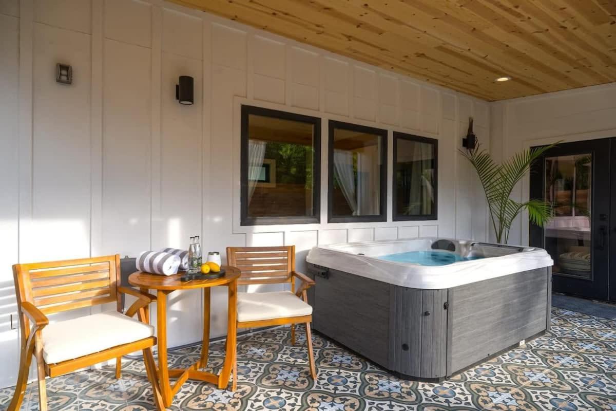 Petit Paradis Studio With Hot Tub Фредеріксбург Екстер'єр фото