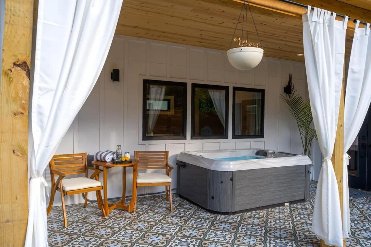Petit Paradis Studio With Hot Tub Фредеріксбург Екстер'єр фото