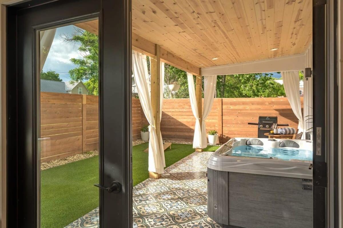 Petit Paradis Studio With Hot Tub Фредеріксбург Екстер'єр фото